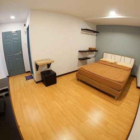 Inn Trog And Inn Soi (Adults Only) Bangkok Buitenkant foto